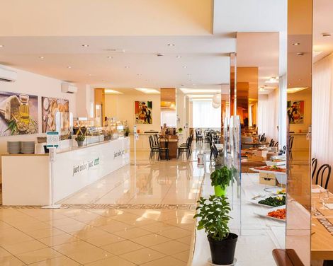 Color Metropolitan Family Hotel