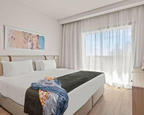 Mercure Larnaca Finikoudes Beach