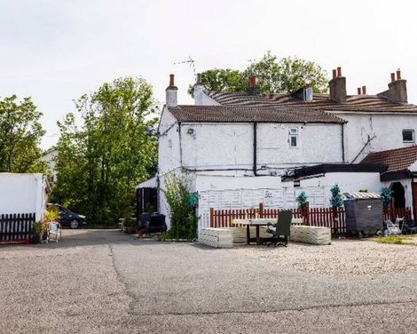 Old Oak Tree Inn