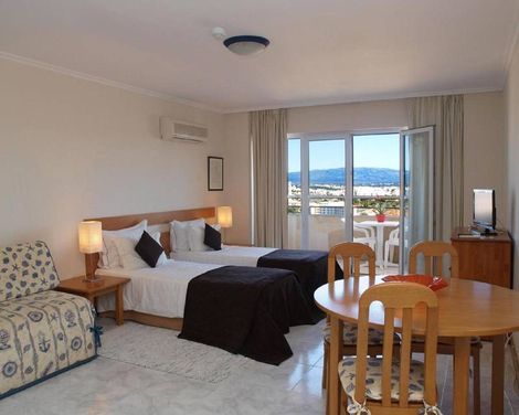 Apartamentos Jardins da Rocha-3