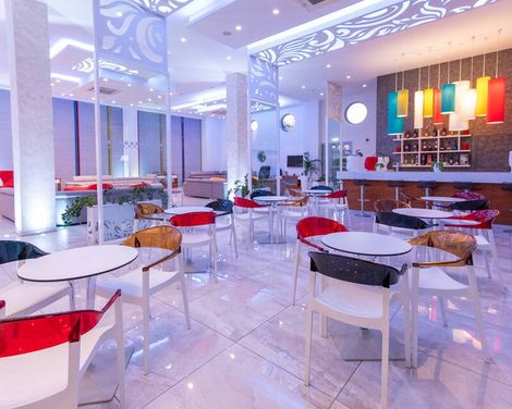 Nicholas Color Hotel