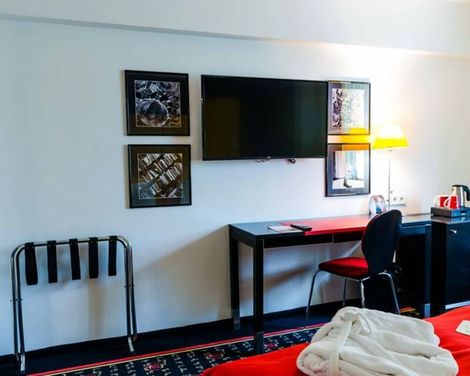 Vienna House Easy by Wyndham Airport Bucharest-3