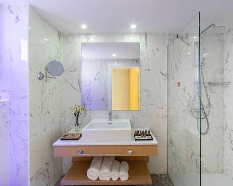 Leonardo Crystal Cove Hotel and Spa by the Sea