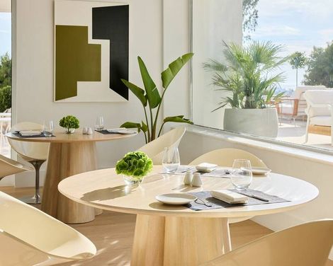 The Roc Club, A Hotel to Live