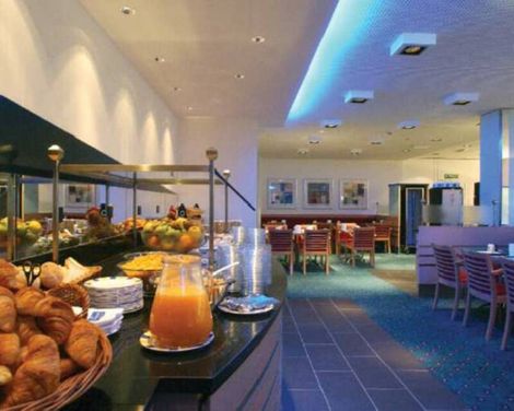 Holiday Inn Express Geneva Airport-3
