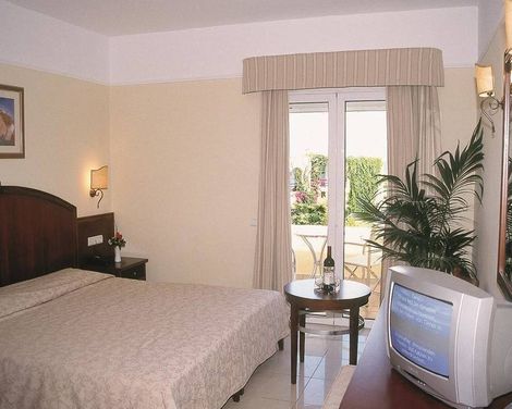 Vantaris Luxury Beach Resort