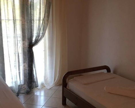 Alekos Rooms and Apartments-3