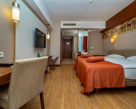 Commodore Elite Suites & Spa