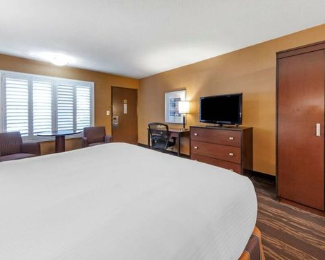 Best Western Plus Stovall's Inn-0