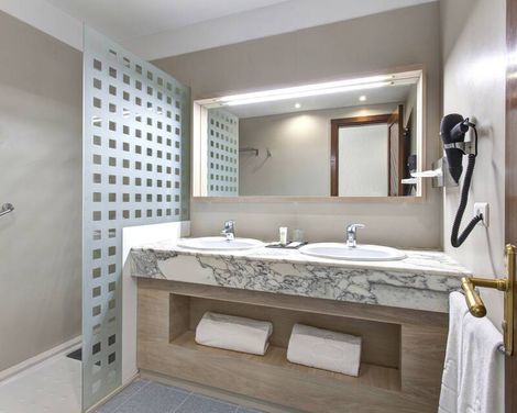 Plus Fariones Suite Hotel