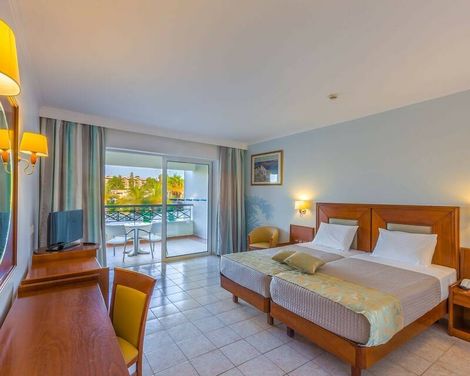 Kipriotis Maris Suites