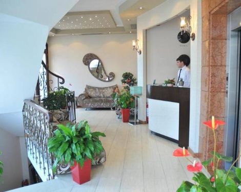 MonarC Hotel