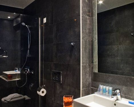 Parasol Luxury Hotel & Suites 