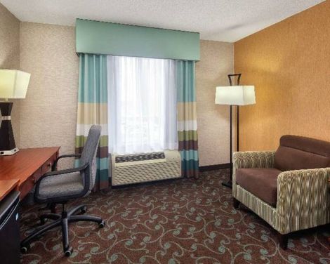 Hampton Inn & Suites by Hilton Toronto Airport-0