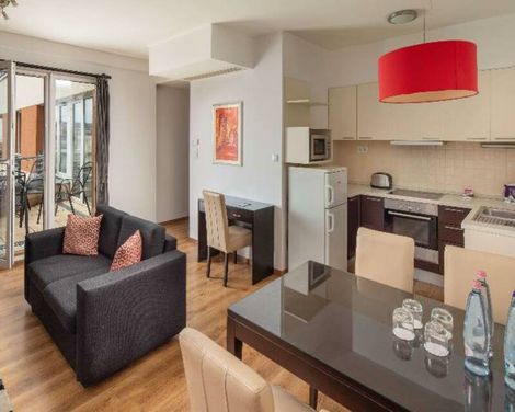 Escala Hotel & Suites