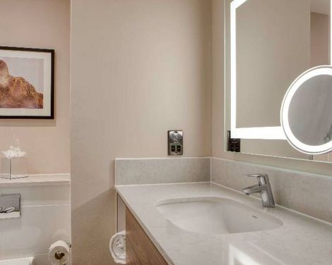 DoubleTree by Hilton Hotel Dartford Bridge-0