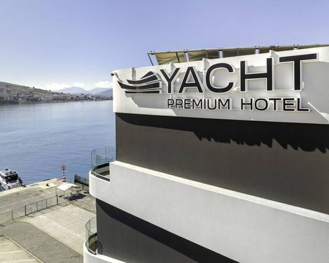 Yacht Premium Hotel