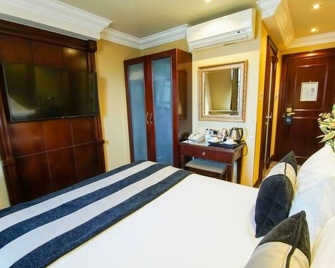 Shaftesbury Hyde Park International-0