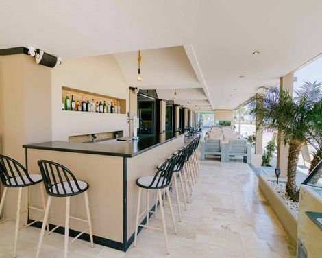 Zephyros Hotel