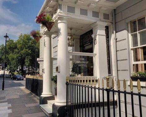 2 Chesham Hotel