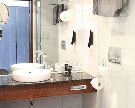 Clarion Hotel Post-2