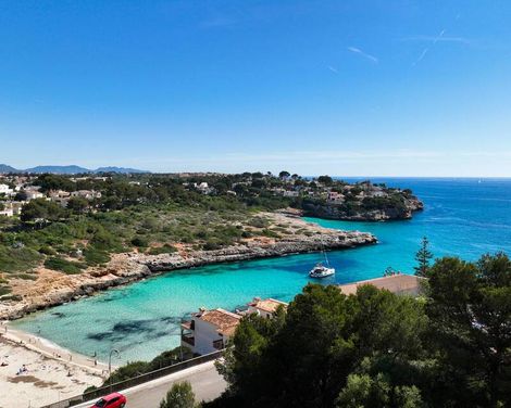 Blau Cala Mandia
