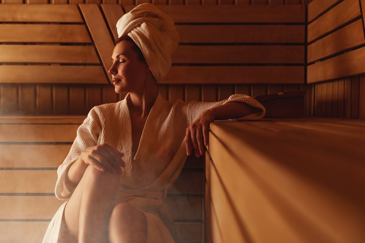 Frau in der Sauna