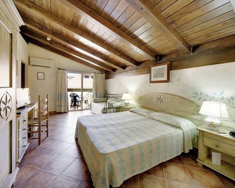 Colonna Beach Hotel & Apartments