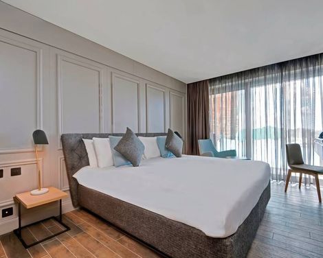 Land's End, Boutique Hotel