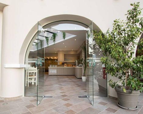 Parasol Luxury Hotel & Suites 