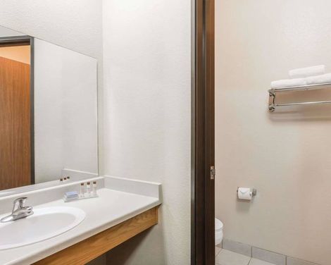 Hawthorn Suites by Wyndham Las Vegas/Henderson-3