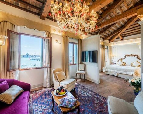 Hotel Monaco & Grand Canal