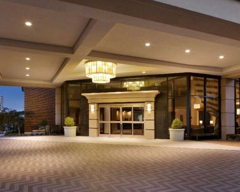 DoubleTree by Hilton McLean Tysons-3