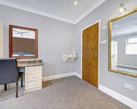 OYO Bostons Manor Hotel, Hanwell London