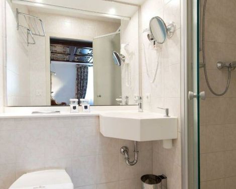 King's Hotel Center-0