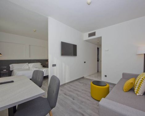 Aparthotel Atenea Vallès