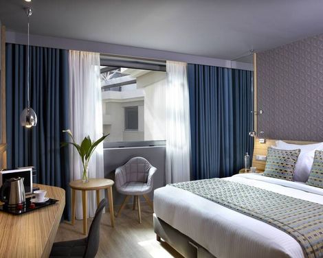 Zeus Wyndham Grand Athens