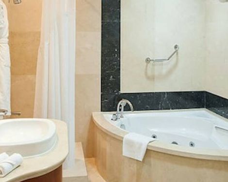 Sunday Hotel Holiday International Dubai-1