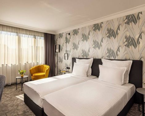 Rosslyn Thracia Hotel