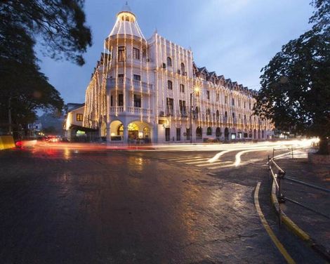 Queen’s Hotel-2
