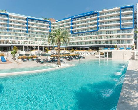 L'Azure Hotel
