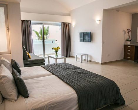 Theo Sunset Bay Hotel-1