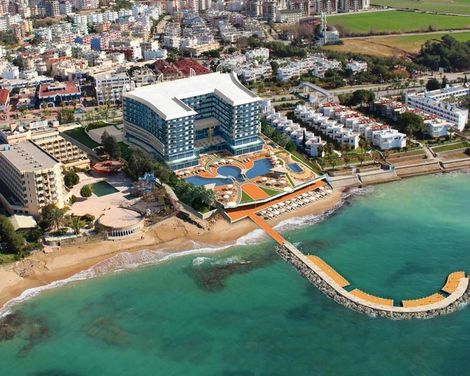 Azura Deluxe Resort & Spa Hotel