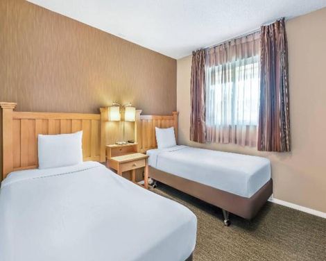 Econo Lodge Inn & Suites