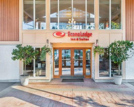 Econo Lodge Inn & Suites