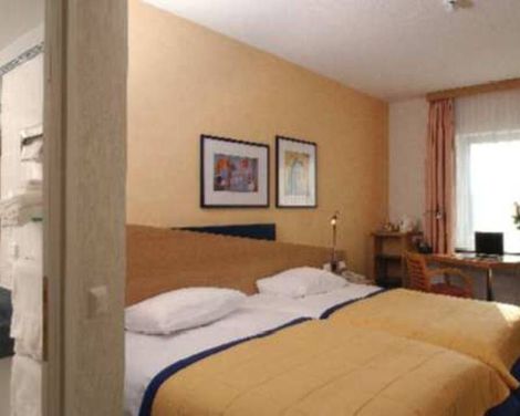 Holiday Inn Express Geneva Airport-0