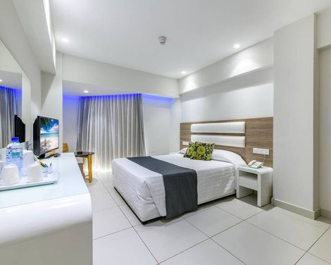 Tasia Maris Sands Hotel