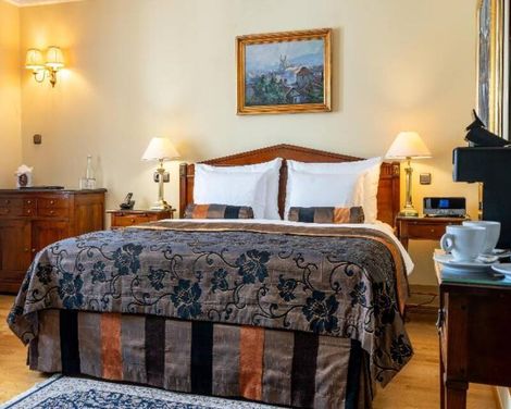 Golden Well Hotel