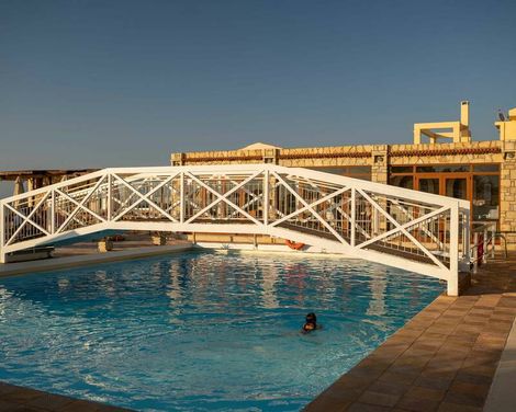 Ekavi Hotel