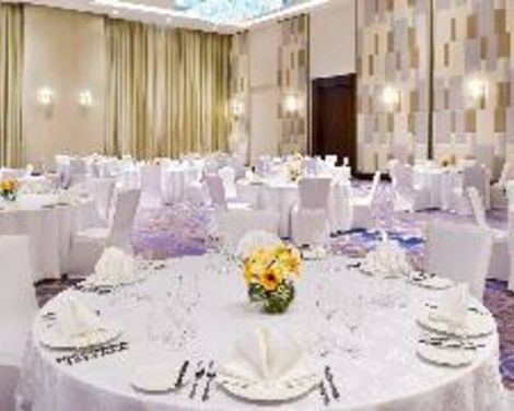 Holiday Inn Dubai Al-Maktoum Airport